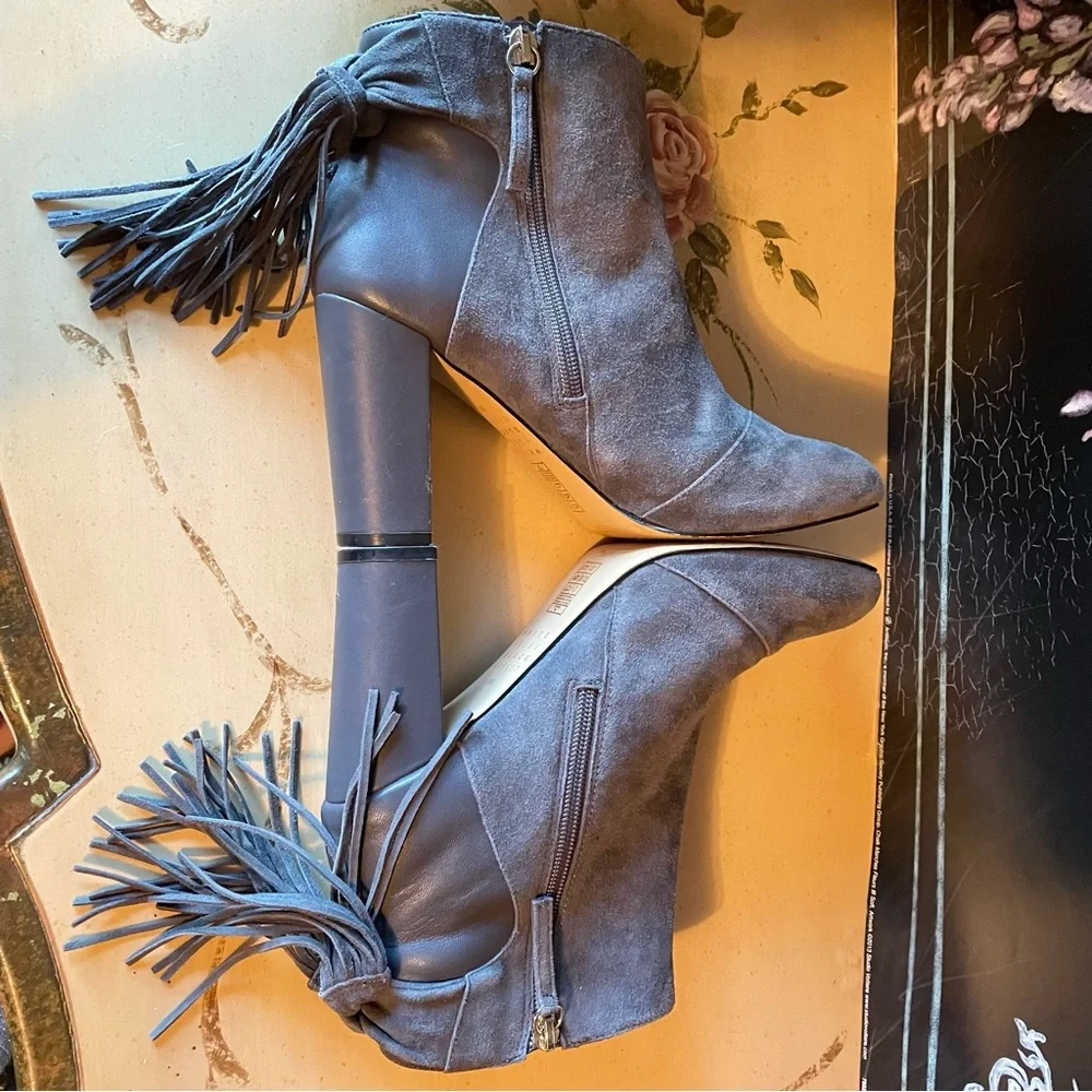 White House Black Market Gray Suede Boho Fringe Ankle Boots Booties 8 - Picture 6 of 9